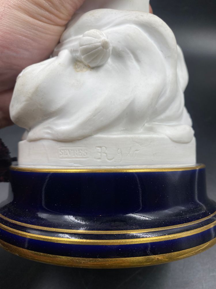 Due biscuit in porcellana di Sèvres, Amore (Eros) e la Ninfa (Psiche), da Falconet