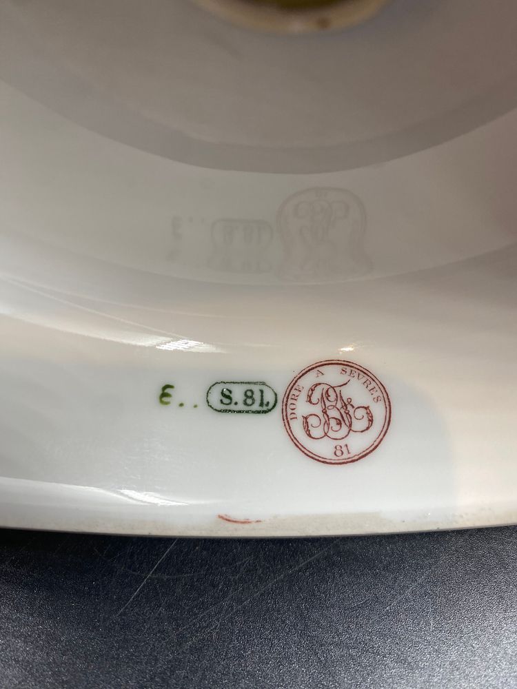 Due biscuit in porcellana di Sèvres, Amore (Eros) e la Ninfa (Psiche), da Falconet