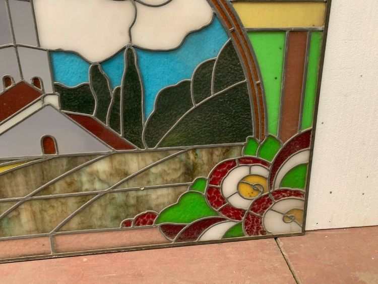 Vetrata Art Déco raffigurante il campanile di una chiesa, XX secolo