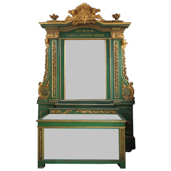 Baroque gilded lacquered wood altar from the 18th century