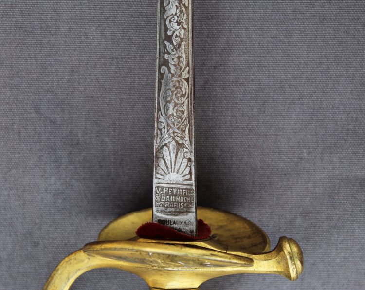 Keyboard sword (polytechnician's tangent) with a three-sided hollow blade