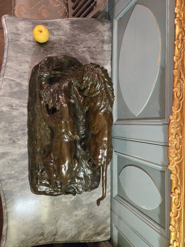 Lion et lionne attaquant une gazelle d'après d’E.Samson, Importante sculpture animalière.