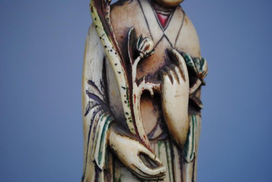 Statuetta Giappone XIX secolo Donna con fiori