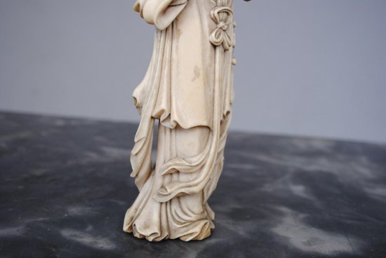 Elegante statuetta Giappone XIX secolo
