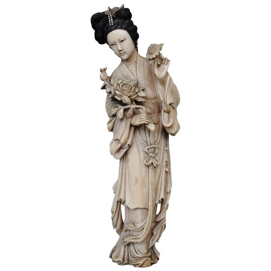 Elegante statuetta Giappone XIX secolo