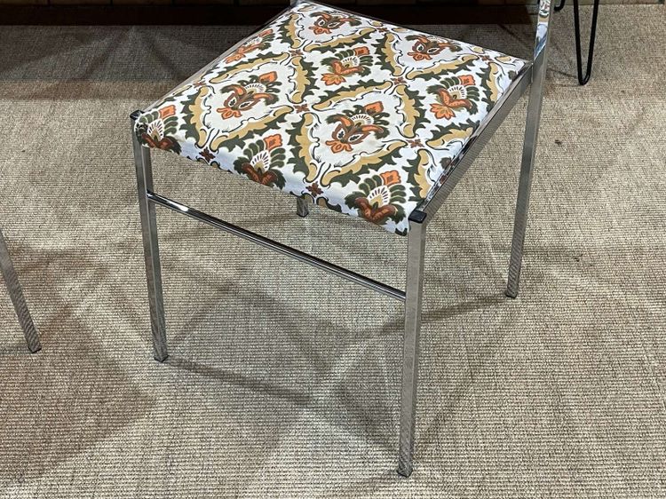 Paire de chaises chromées des années 70
