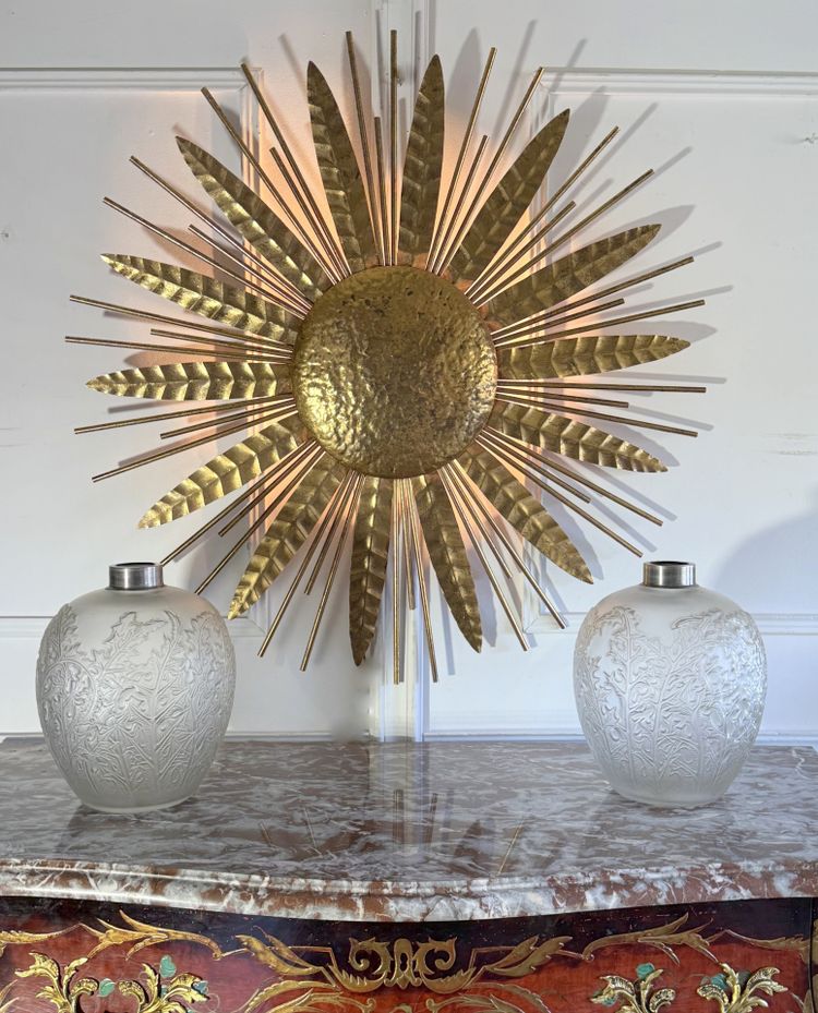 Large hammered gold metal sunburst wall light, 90 cm in diameter, from the 1970s