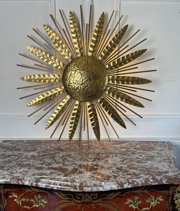 Large hammered gold metal sunburst wall light, 90 cm in diameter, from the 1970s