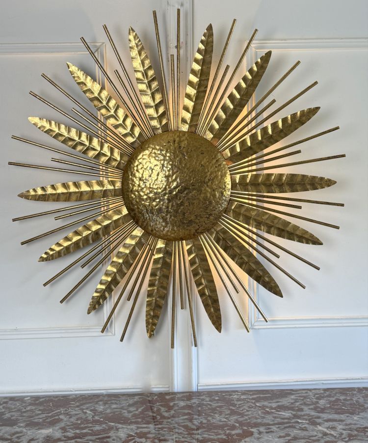 Large hammered gold metal sunburst wall light, 90 cm in diameter, from the 1970s