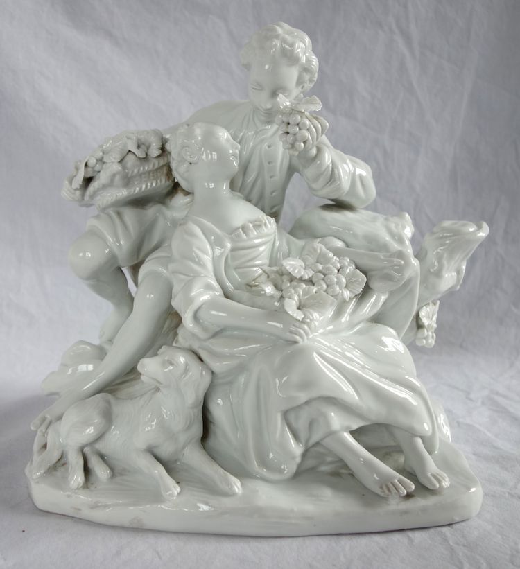 Capodimonte: scena galante del XVIII secolo da Boucher - gruppo in porcellana - firmato