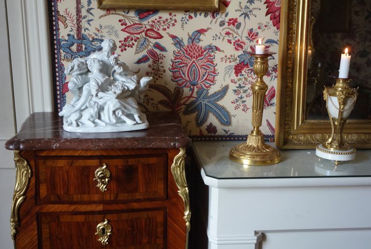 Capodimonte: scena galante del XVIII secolo da Boucher - gruppo in porcellana - firmato