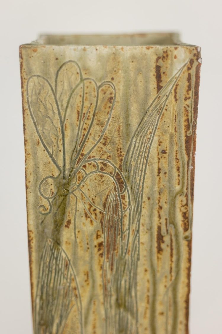 Brutalist-style stoneware vase with plant decoration. 1970s. LS6708D