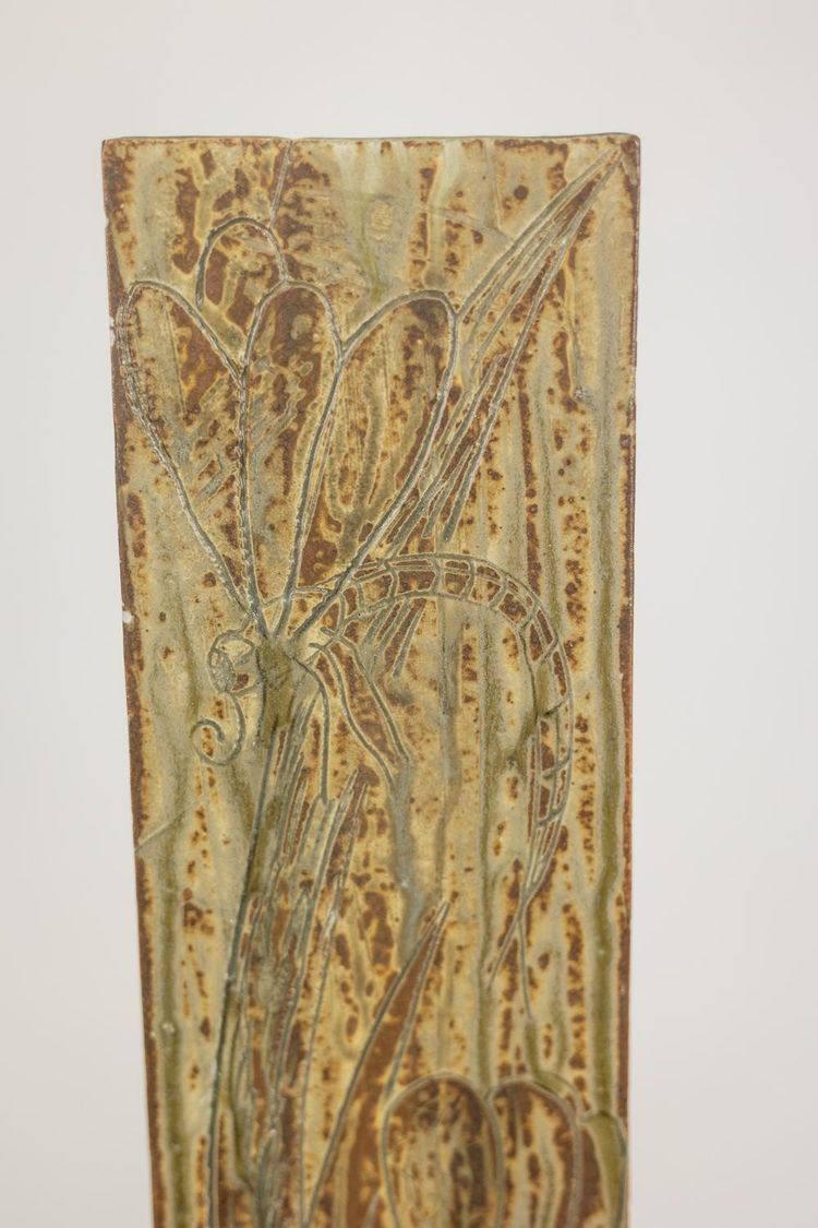 Brutalist-style stoneware vase with plant decoration. 1970s. LS6708D