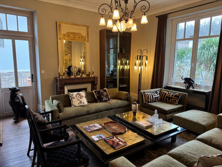 Large restored Lurier Wehrlings sofa
