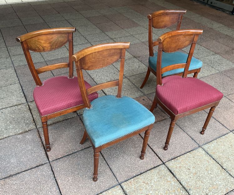 Quattro sedie Directoire in noce.