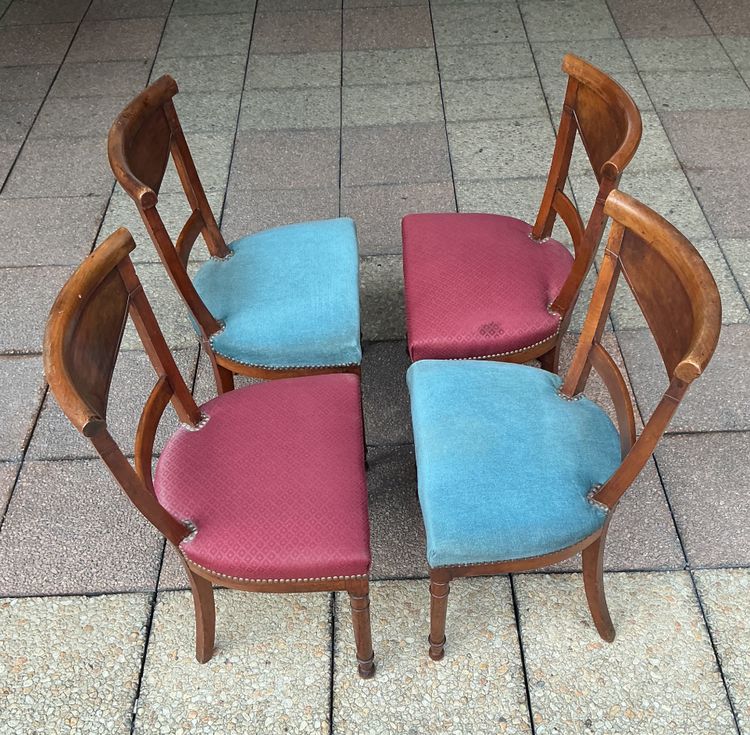 Quattro sedie Directoire in noce.
