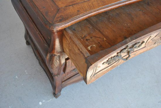 Commode Tombeau En Noyer époque XVIIIème