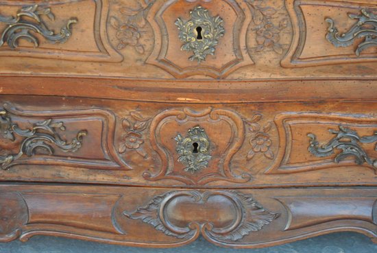 Commode Tombeau En Noyer époque XVIIIème