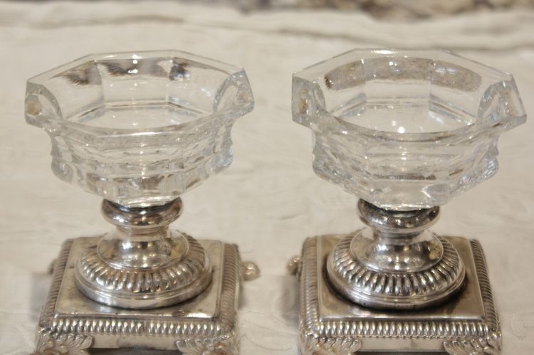 Paar Salzfässer aus Kristall und versilbertem Metall, Gandais, Palais Royal Paris, um 1830