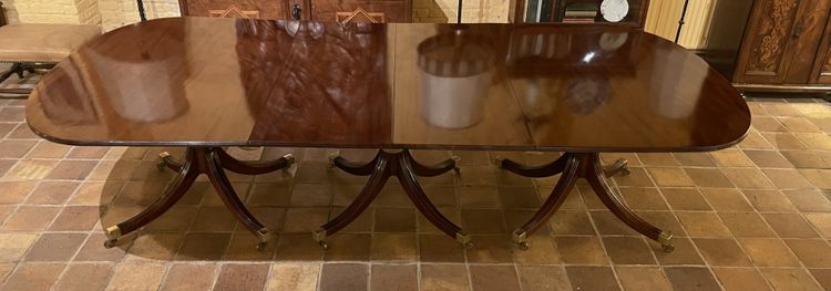 Englischer Mahagoni-Esstisch - 3 vierbeinig
