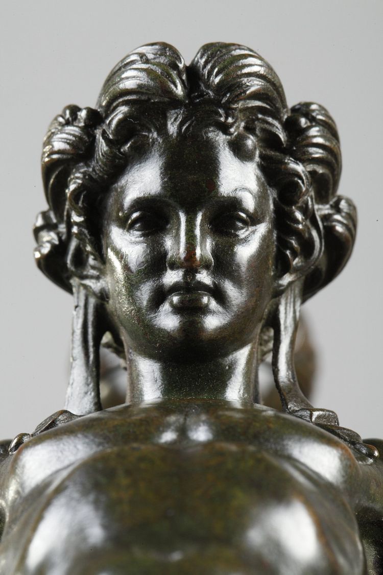 A covered bowl in patinated bronze Signed F.  Barbedienne