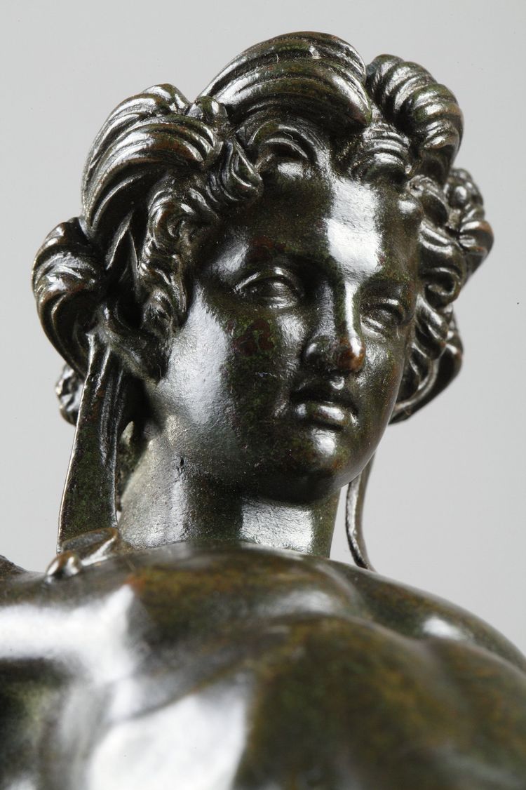 A covered bowl in patinated bronze Signed F.  Barbedienne
