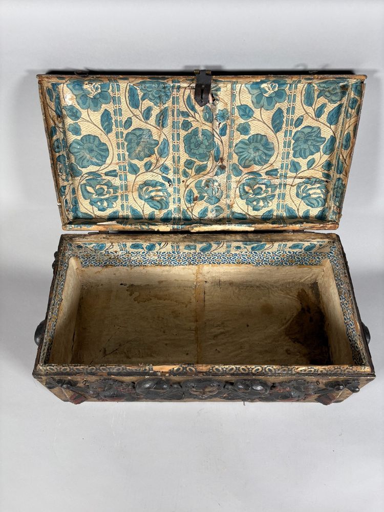 Polychrome, geschnitzte Holztruhe, 16. Jahrhundert, Frankreich