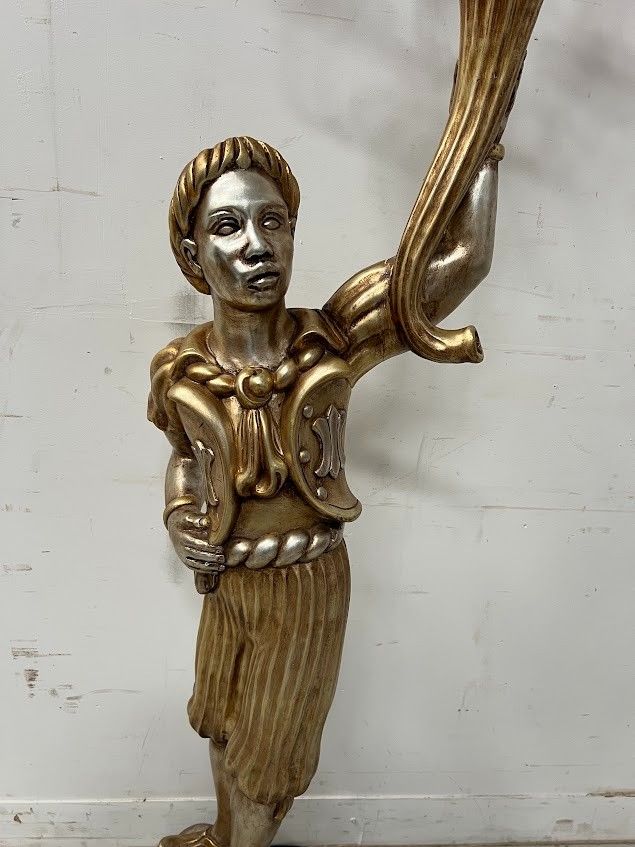 Stehlampe mit silberner nubischer Figur, 20. Jahrhundert