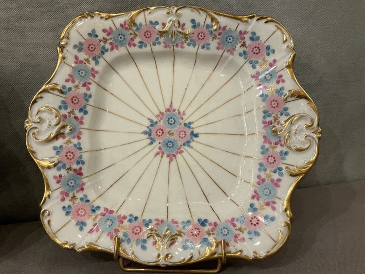 Paire de plats en porcelaine de Vieux Paris d'époque 19 ème 