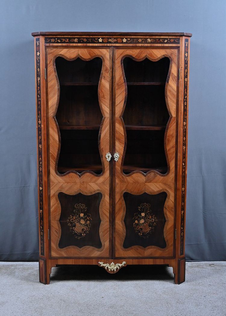 Display cabinet in marquetry of precious woods, Louis XV-Louis XVI Transition style – first half of the 19th century