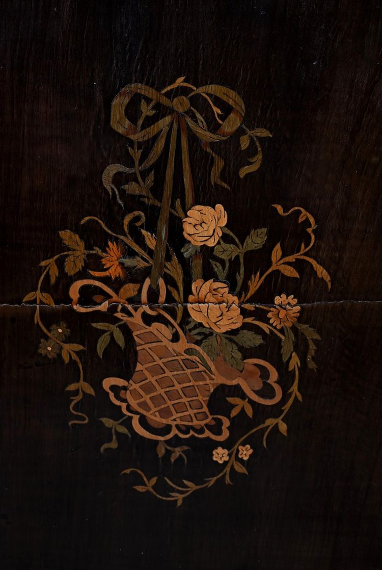 Display cabinet in marquetry of precious woods, Louis XV-Louis XVI Transition style – first half of the 19th century