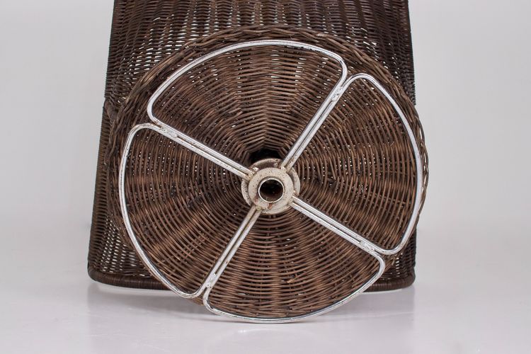 Fauteuil Pivotant en Rotin et Cuir par Gerard Van Den Berg