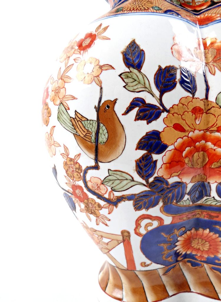 Early 20th century Chinese polychrome porcelain vase in the Imari style, in the shape of Polybius, signed Wan Li Chang
