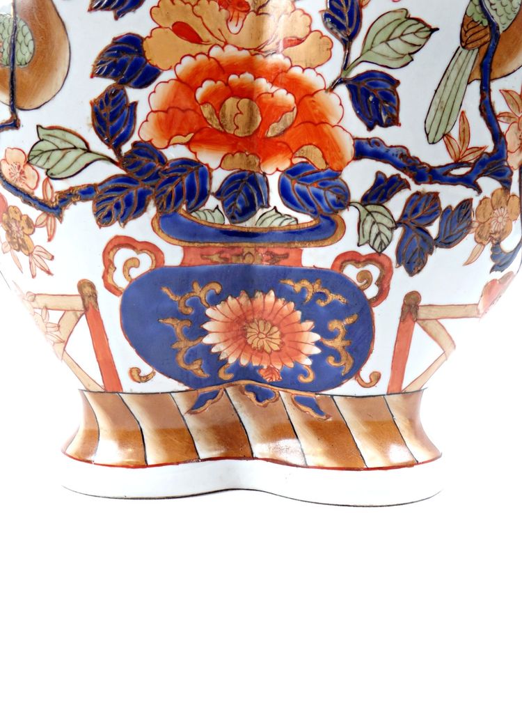 Early 20th century Chinese polychrome porcelain vase in the Imari style, in the shape of Polybius, signed Wan Li Chang