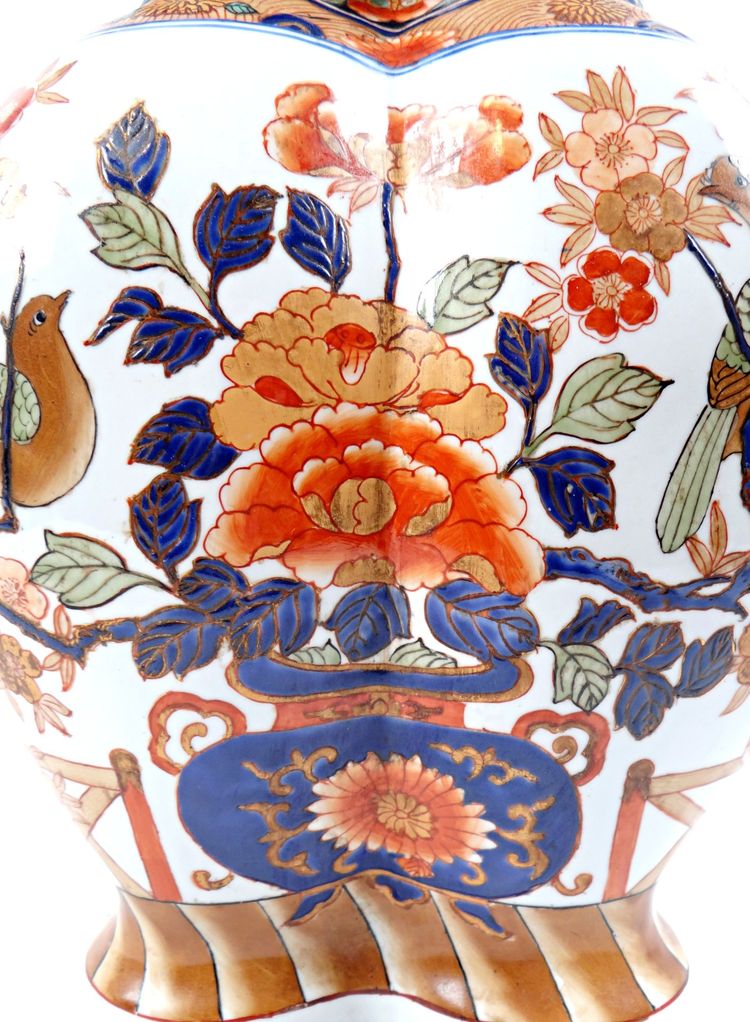 Early 20th century Chinese polychrome porcelain vase in the Imari style, in the shape of Polybius, signed Wan Li Chang
