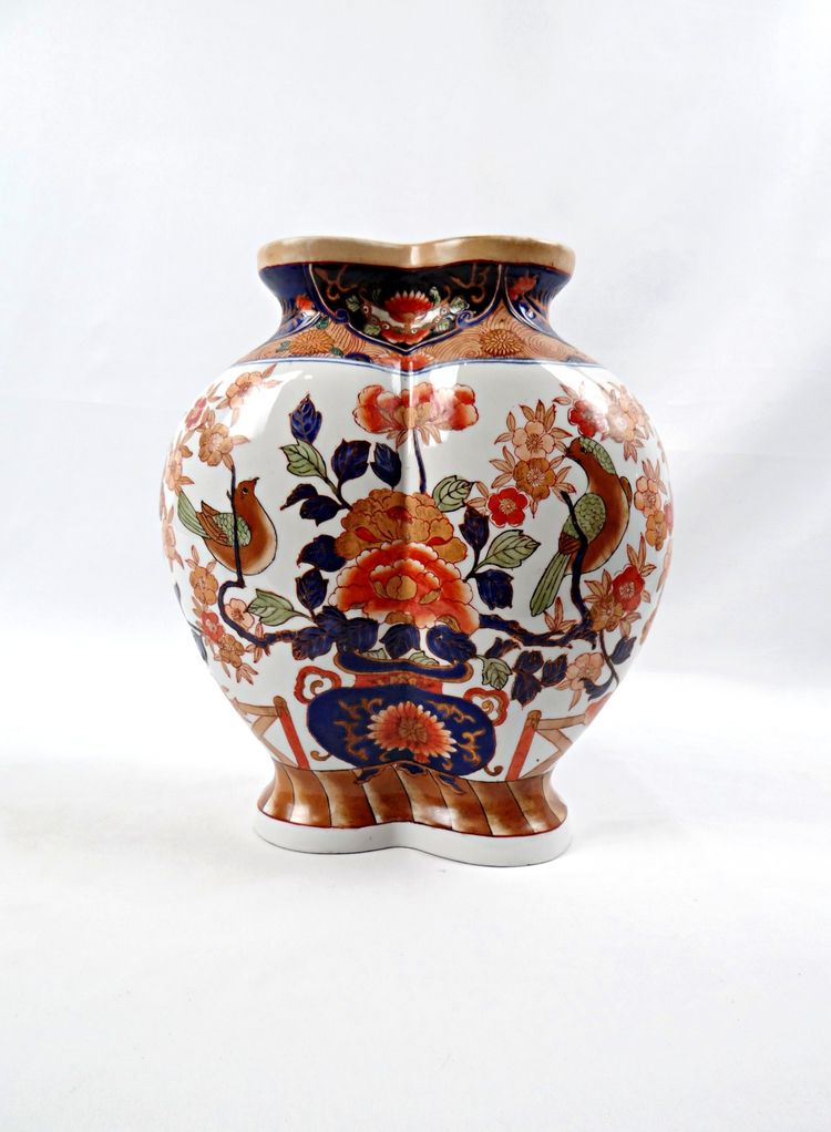 Early 20th century Chinese polychrome porcelain vase in the Imari style, in the shape of Polybius, signed Wan Li Chang