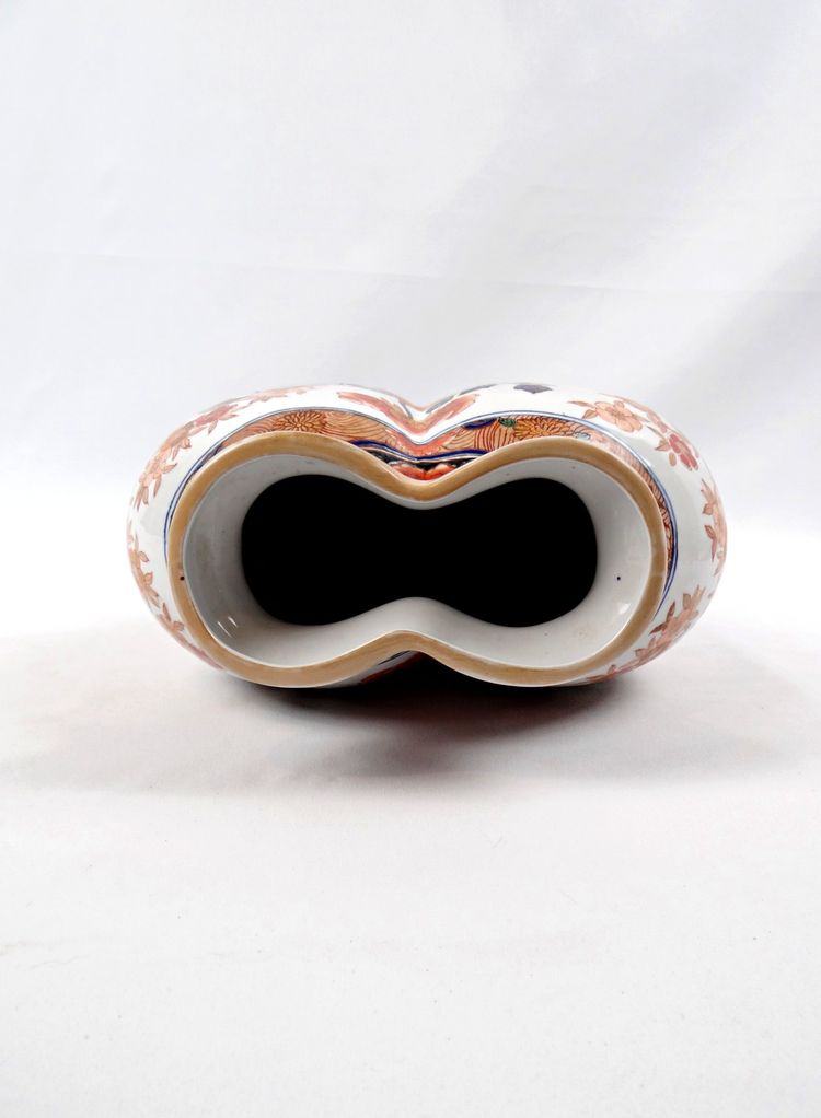 Early 20th century Chinese polychrome porcelain vase in the Imari style, in the shape of Polybius, signed Wan Li Chang