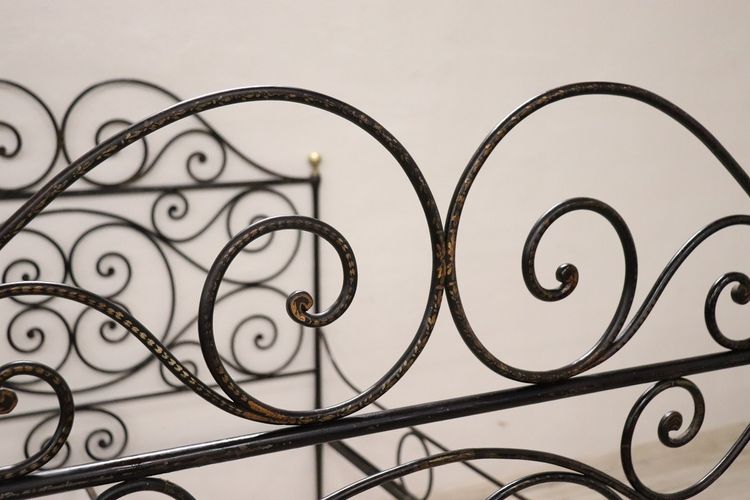Letto matrimoniale antico in ferro battuto, Italia XIX secolo