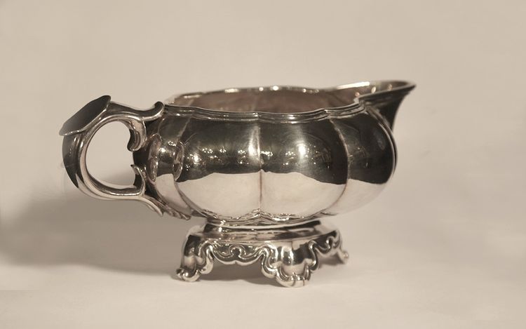 Solid silver gravy boat Minerva hallmark 19th century