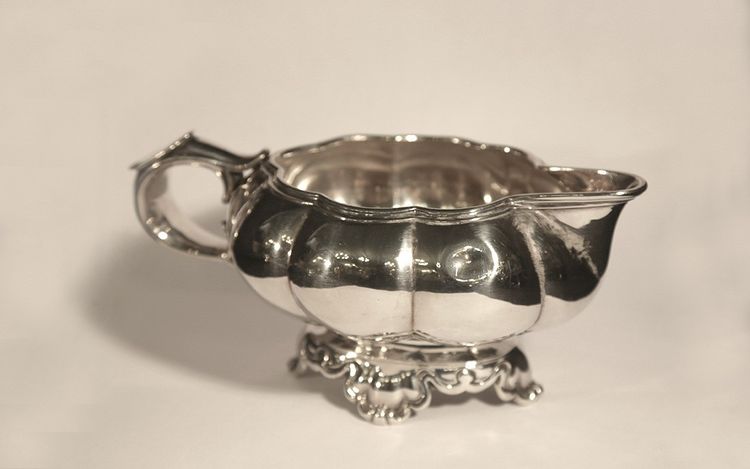 Solid silver gravy boat Minerva hallmark 19th century