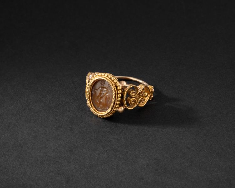 19th-century gold and intaglio agate ring