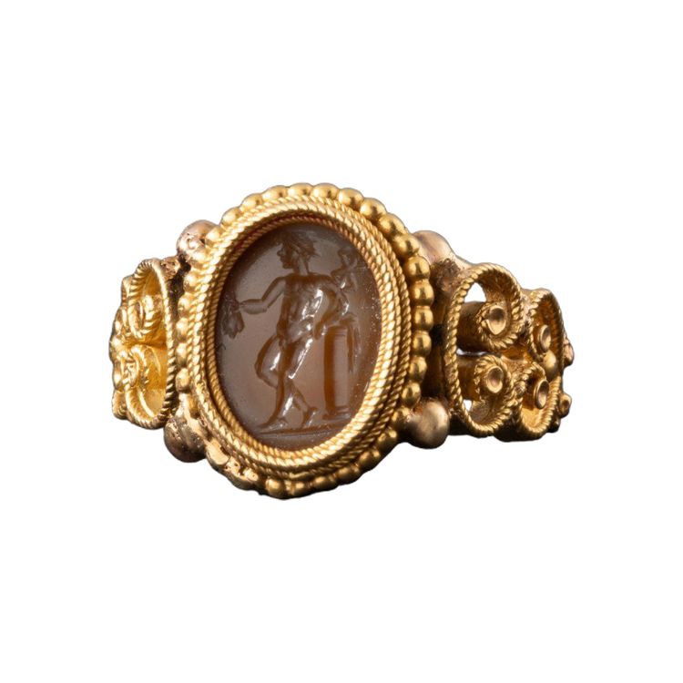 Bague en or et agate intaille du XIXe siècle