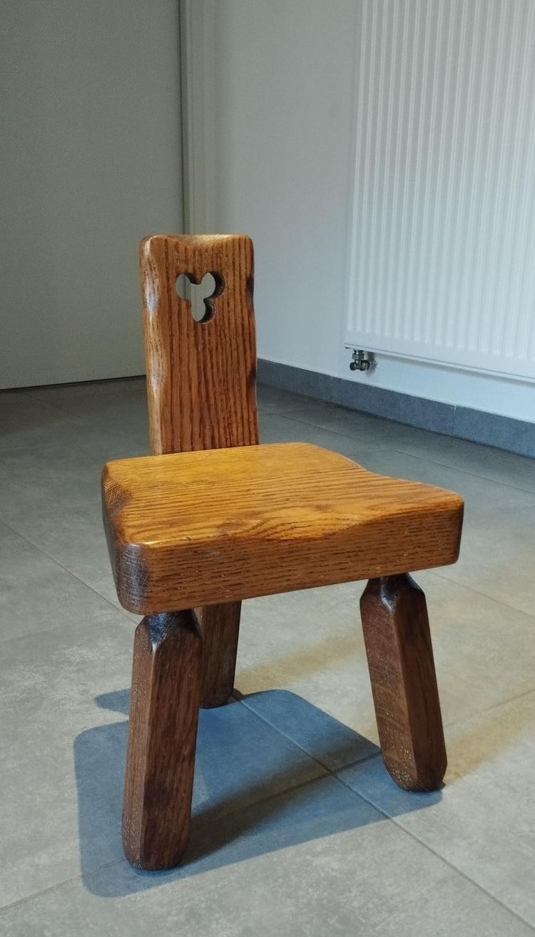 Tripod chair for children, brutalist chalet design