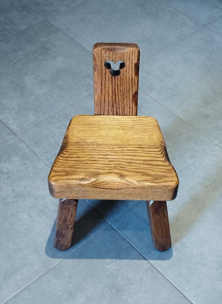Tripod chair for children, brutalist chalet design