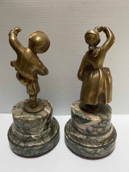 COPPIA DI SOGGETTI IN BRONZO