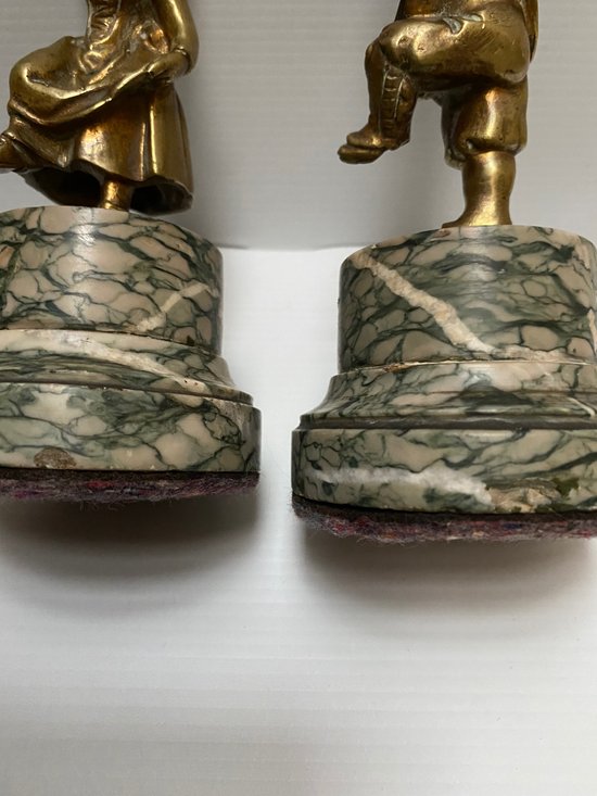 COPPIA DI SOGGETTI IN BRONZO