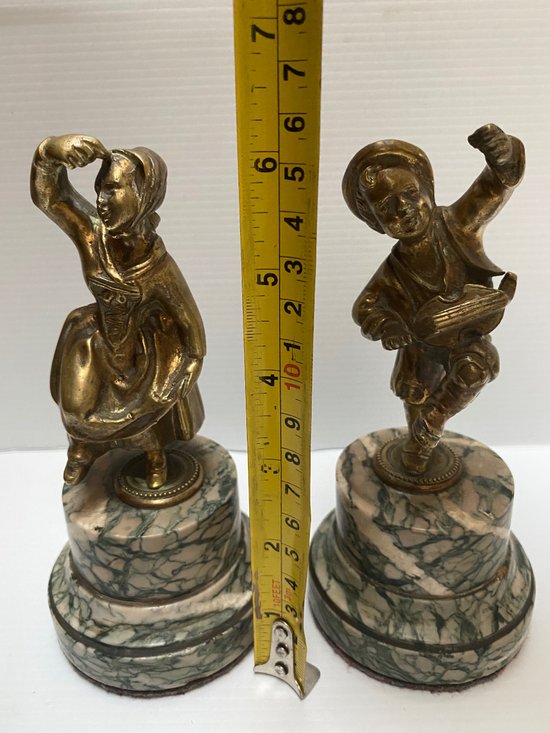 COPPIA DI SOGGETTI IN BRONZO