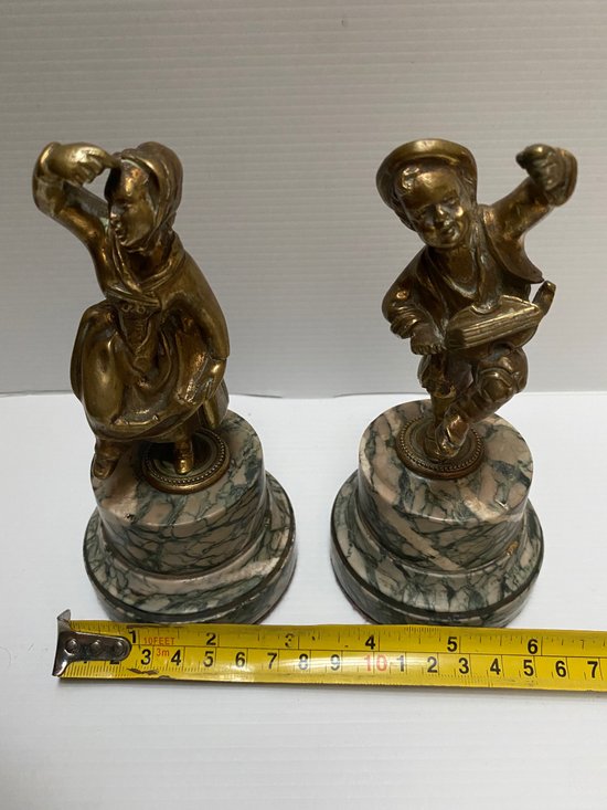 COPPIA DI SOGGETTI IN BRONZO