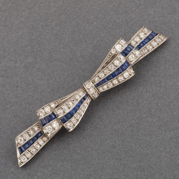 Broche Barrette Ruban en diamants et saphirs vers 1920