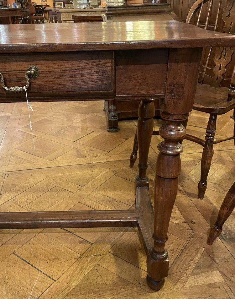 bureau en châtaignier du 19° siècle